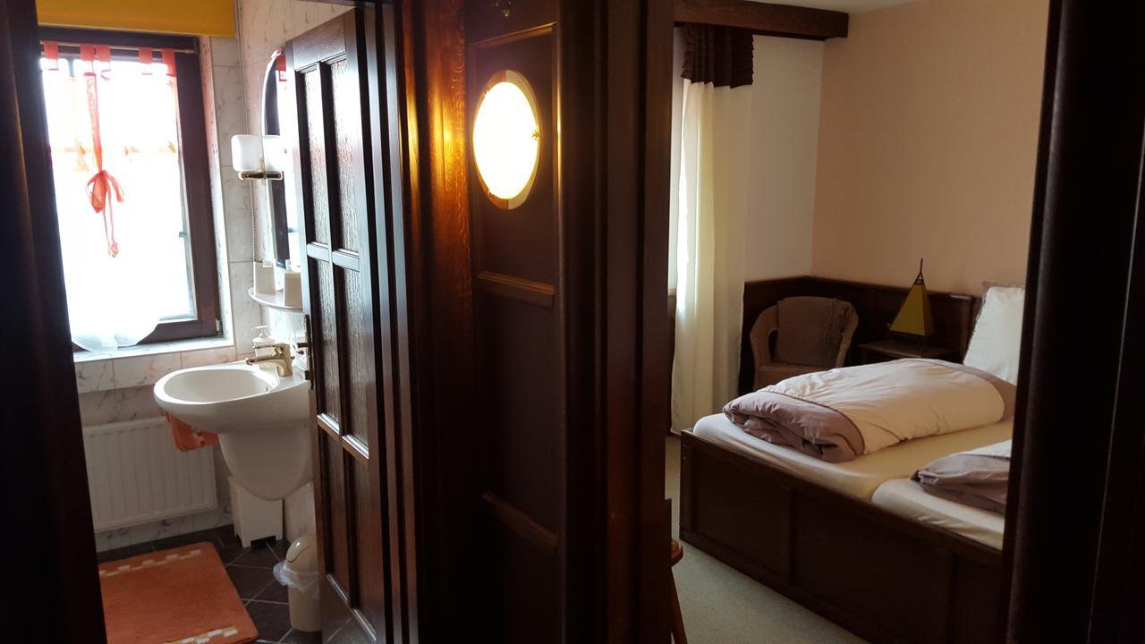Landhotel Zum Doppeldecker Кирхен Экстерьер фото